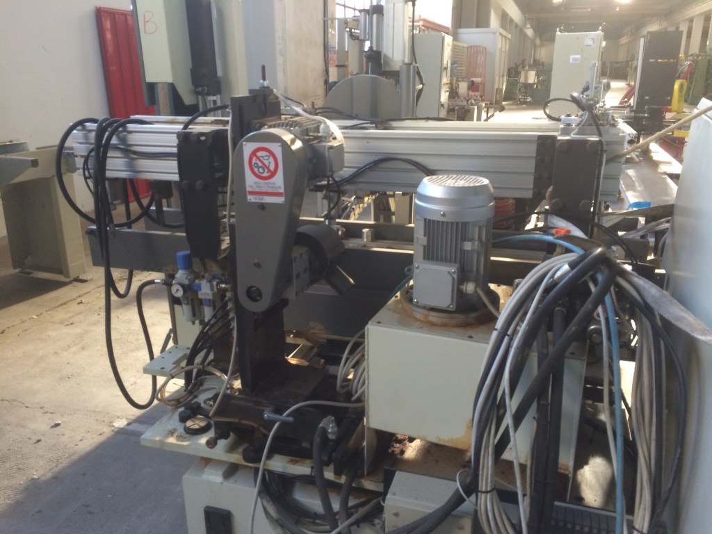 Usato 2008 Fresatrice Levigatrice Troncatrice per gambe di sedia o elementi simili