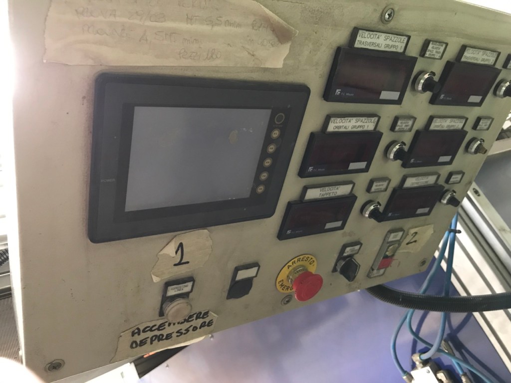 Usato 2004 Spazzatrice superiore marca Italmeccanica