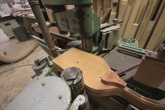 Used Fresatrice contornatrice per elementi di sedie