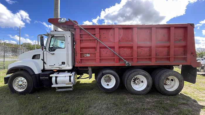 Used 2004 Mack CV713 Granite