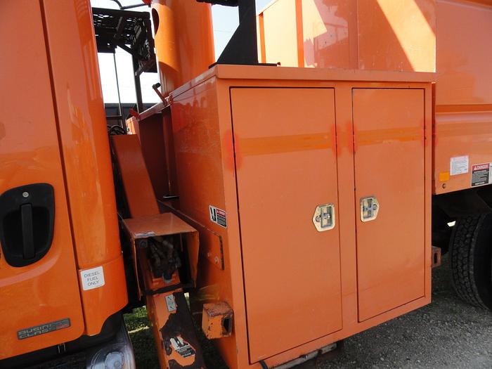 Used 2011 Freightliner / Altec BUSINESS CLASS M2 106 / LRV -55
