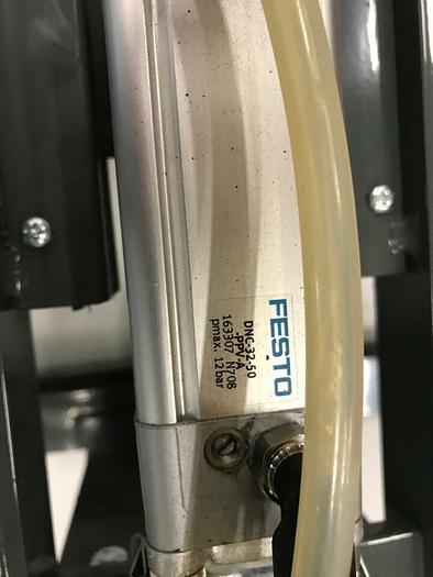 Gebraucht KNAPP Universal Ausschieber Zentrierer mit Pneumatik