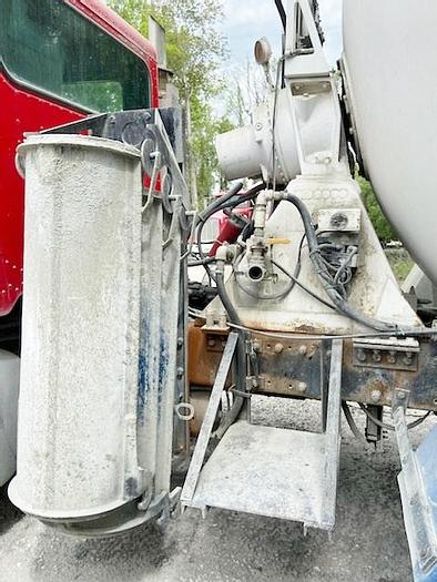 Used 2006 Peterbilt 4-Axle Concrete Mixer Truck