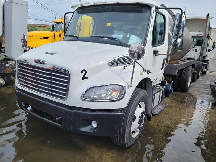 Used 2011 FREIGHTLINER BUSINESS CLASS M2 106