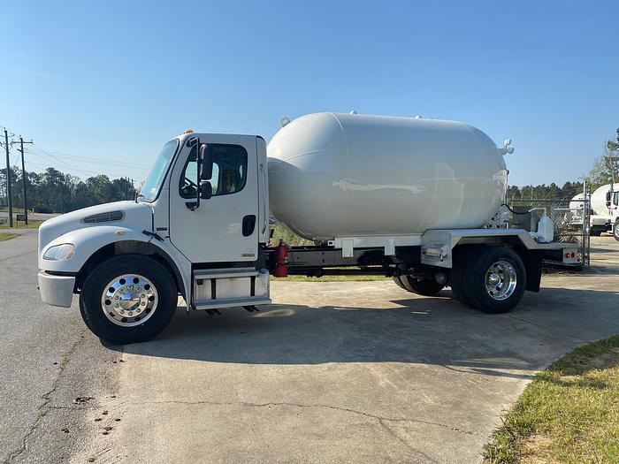 Used 2009 FREIGHTLINER BUSINESS CLASS M2 106