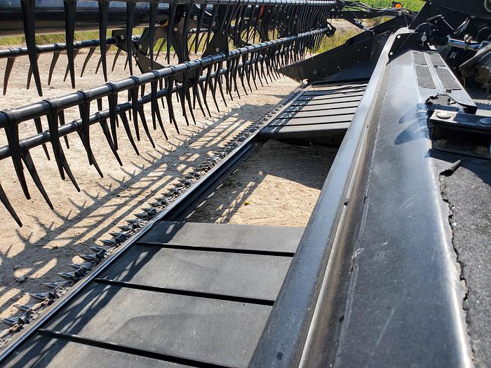 Used 2014 Macdon D65-D Draper Header ** Great for Beans **