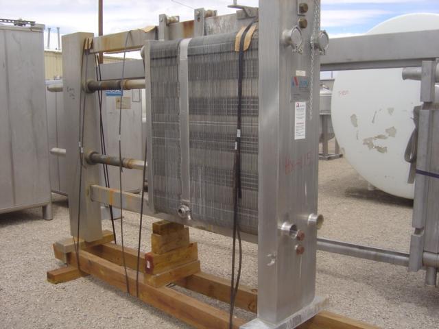 Usado 720 SQ. FT. APV 2 SECTION PLATE HEAT EXCHANGER