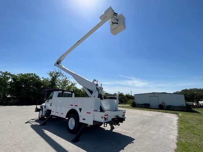 Used ALTEC AA755L 60FT MATERIAL HNDLER 2 MAN BUCKET ON 2006 INTERNATIONAL4300 BOOM TRUCK