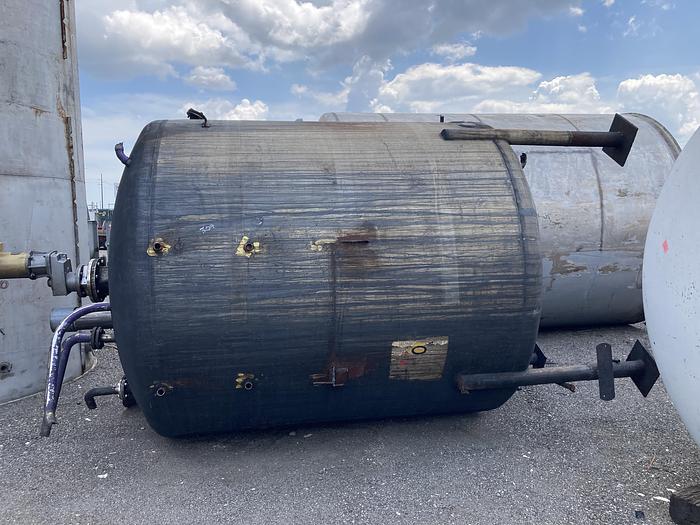 Used Used approximately 3000 gallon vertical stainless steel mix tank
