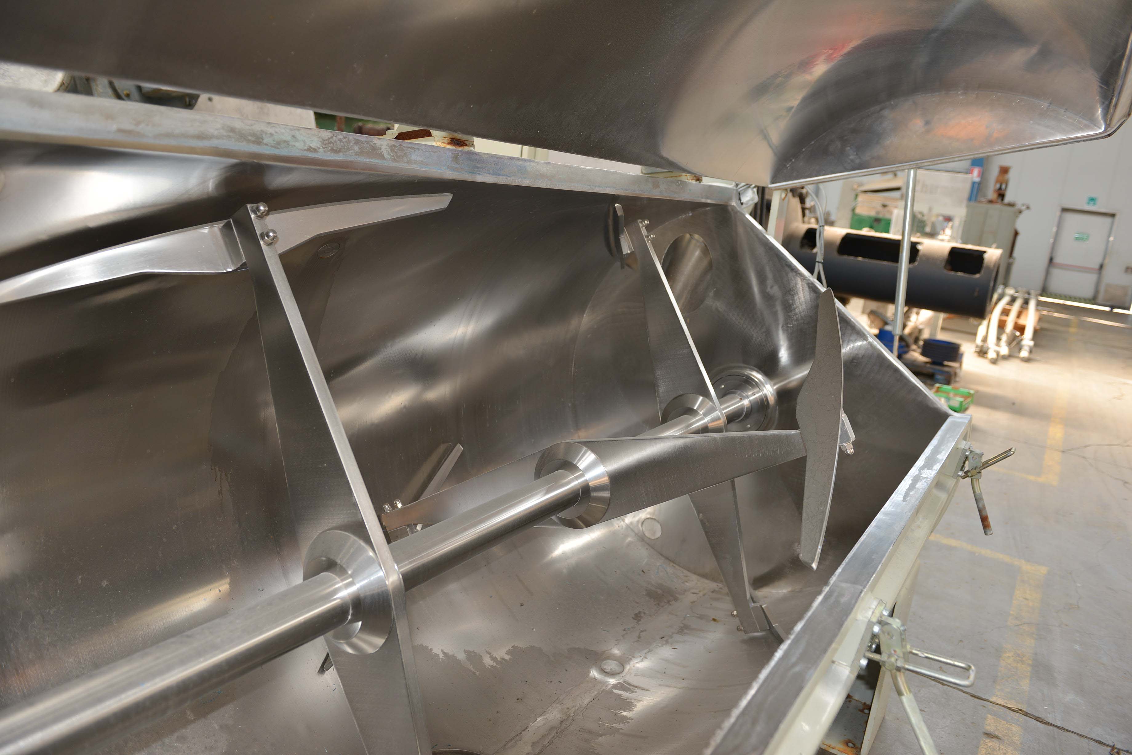 Used PLASMEC mixer from 3500 Liters