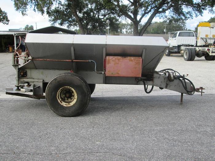 Used M & D 5-6 Ton Stainless Steel Spreader