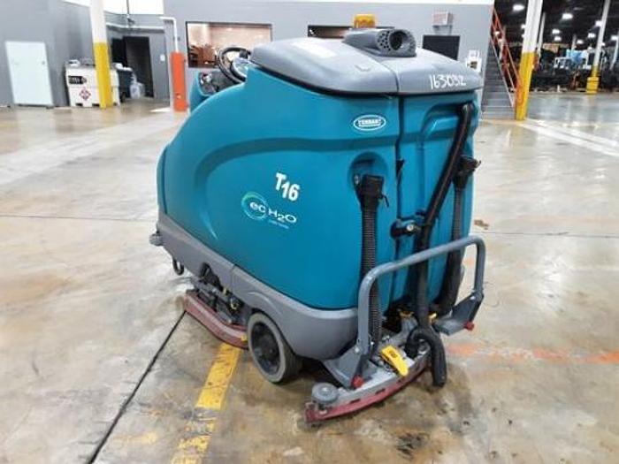 Used 2017 TENNANT T16 RIDER FLOOR SCRUBBER (BATTERY) (CYLINDRICAL)