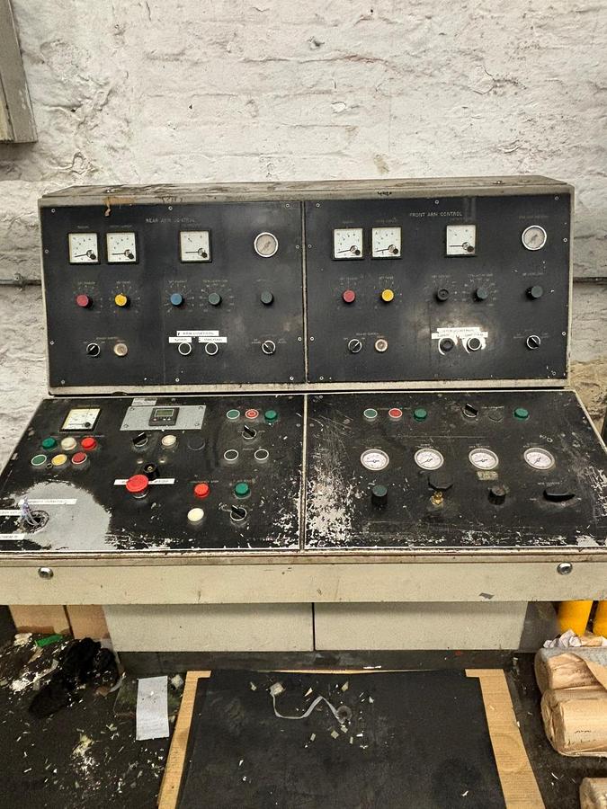 Used 1990 Atlas Centre Surface