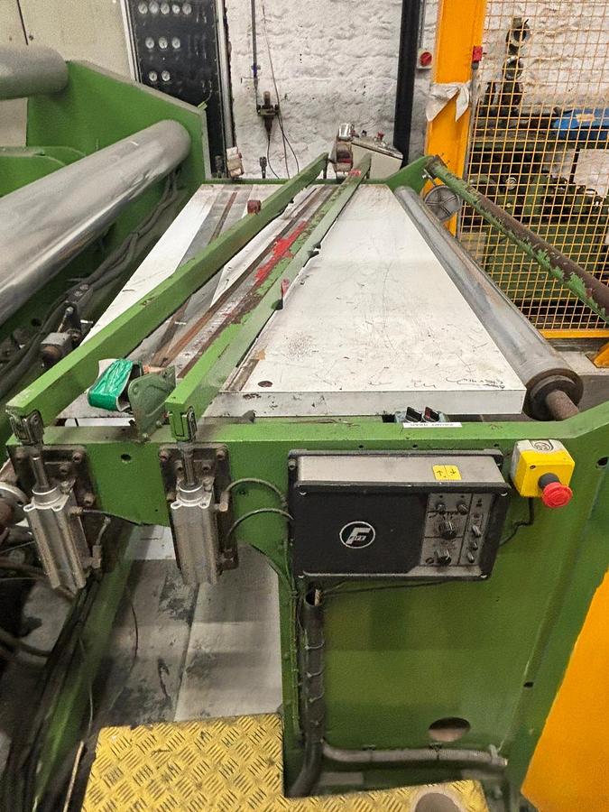 Used 1990 Atlas Centre Surface