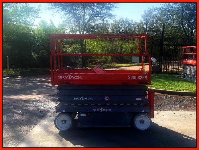 Used 2014 Skyjack SJIII 3226 ( 26' Platform ) DC Scissor Lift