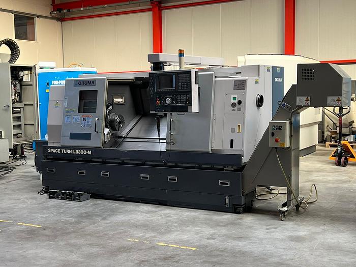 Usato 2004 OKUMA  LB 300-M