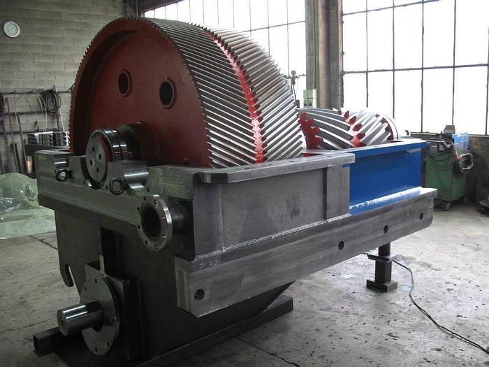 New  F&P 450 3-Hi Pinion Stand - Gearbox #4246