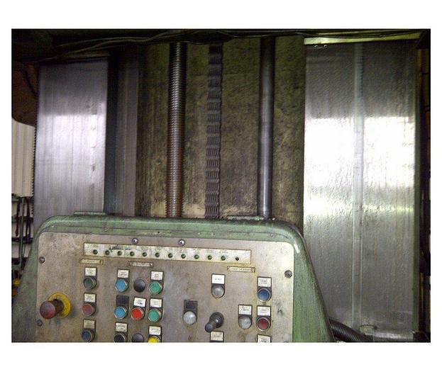 D'occasion Tour vertical CN 3 axes BERTHIEZ à plateau déplaçable