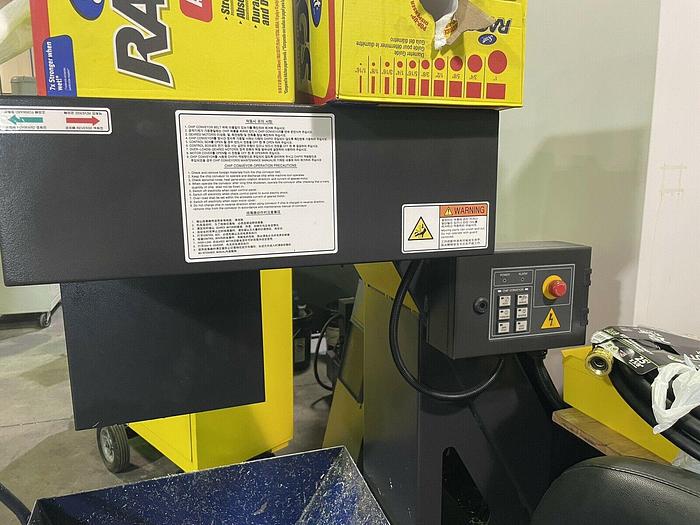 Used 2019 HYUNDAI WIA KF5600 4-Axis CNC Vertical Machining Center