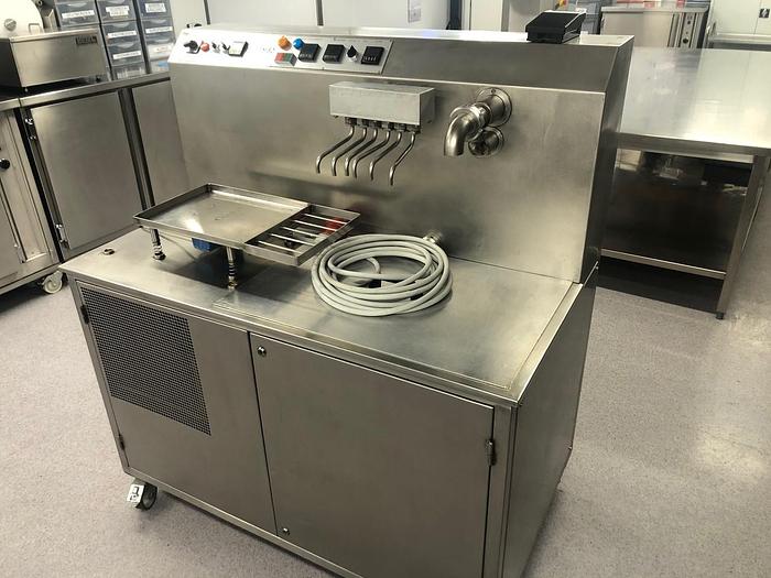 D'occasion CHOCOLATE TEMPERER / MOULDING MACHINE