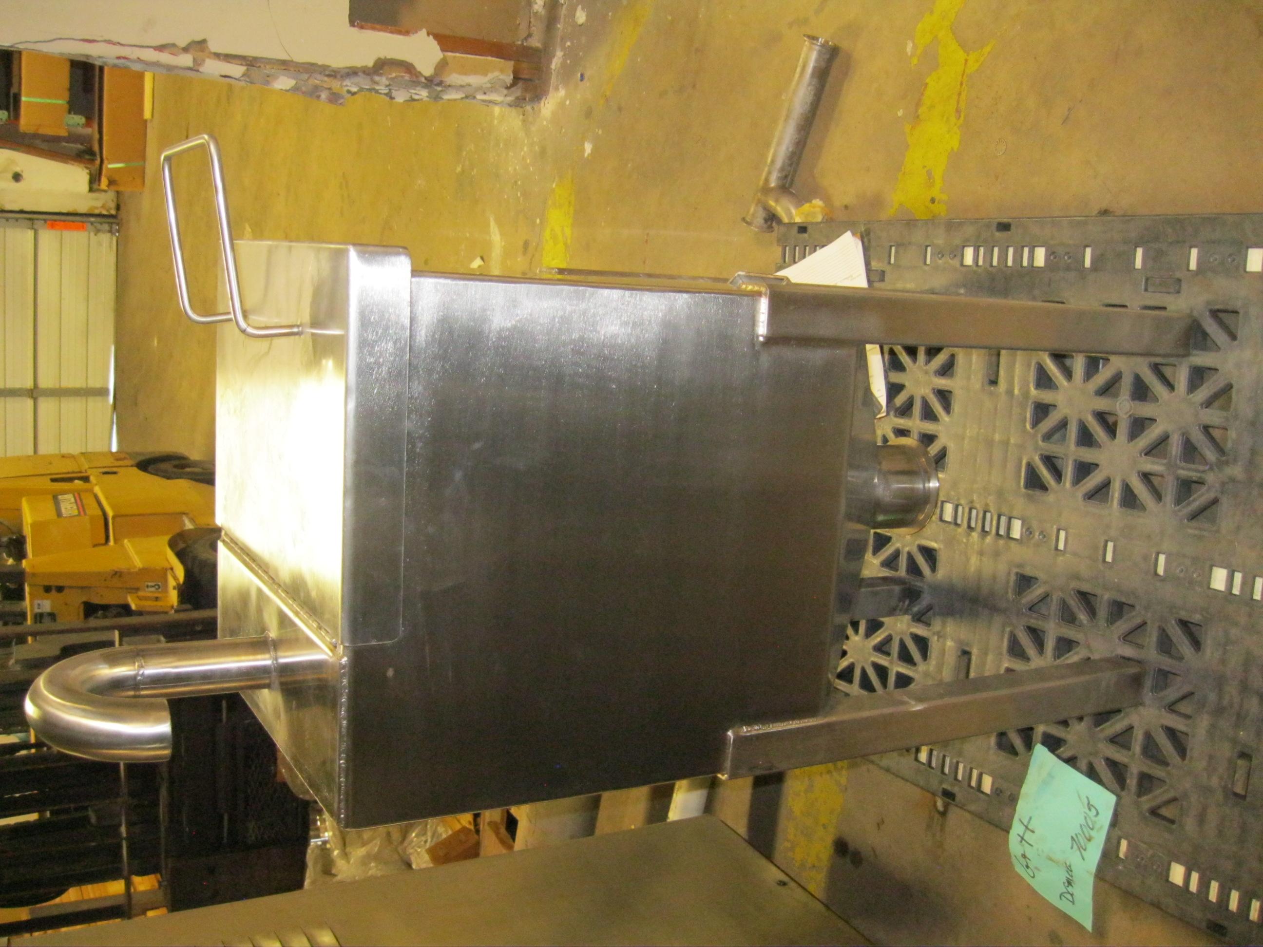 Usado 30 GALLON SINGLE SHELL TANK VERICAL W/LID