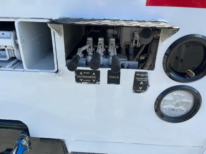 Used Altec AM55-E 60ft Over-Center Bucket Boom on 2009 International 7400 4x4 Utility Truck - C96023