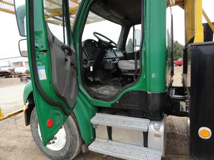 Used 2010 FREIGHTLINER BUSINESS CLASS M2 106