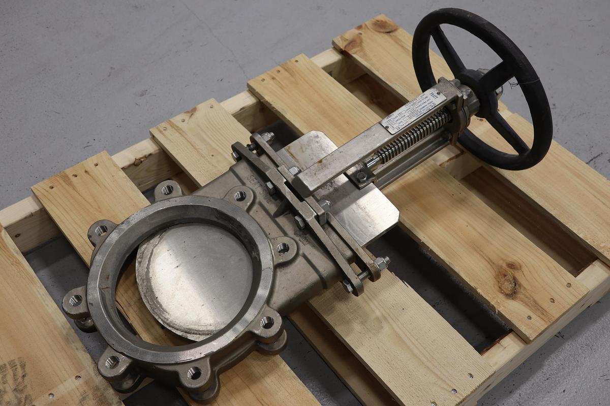 Used Henry Pratt CO. 8" Hand Operated Knife Gate Valve #47699