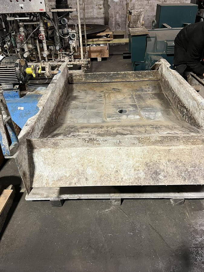 Used BLACK CLAWSON VIBRATING SCREEN #47149