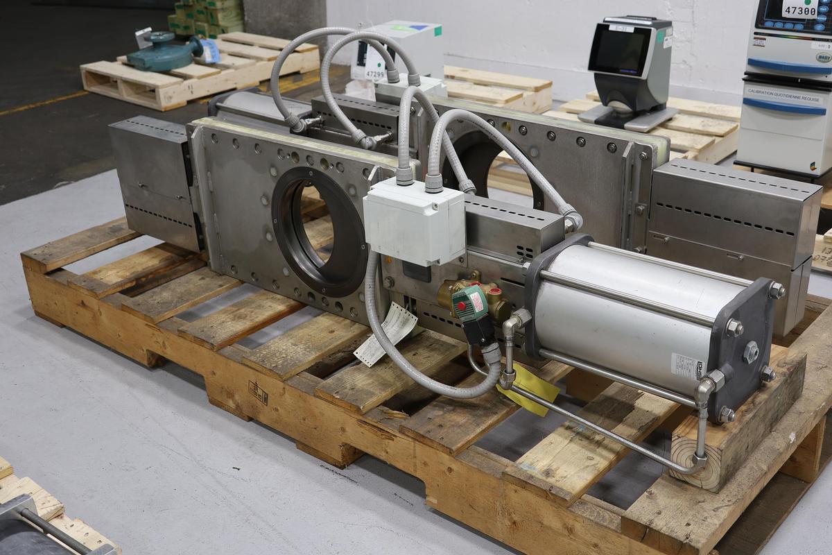 Unused Lohse 10" Air Operated Thru-Gate Valve #47309