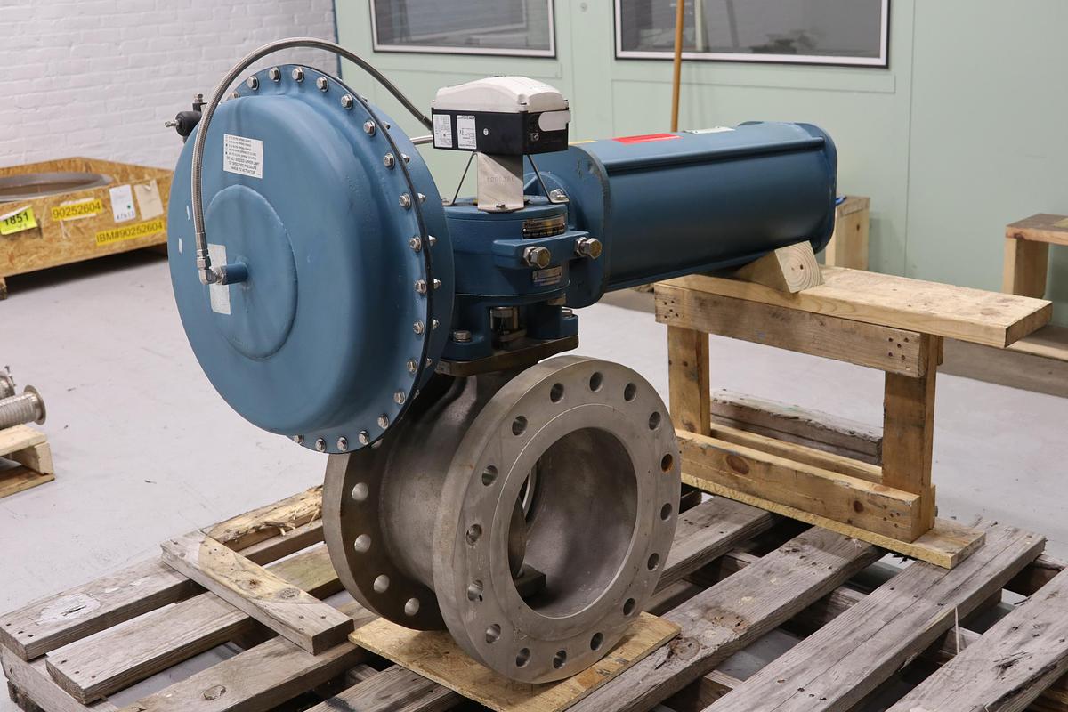 Unused Dezurik 9632338 VPB Style 12" Air Operated Vee Ball Valve #47617
