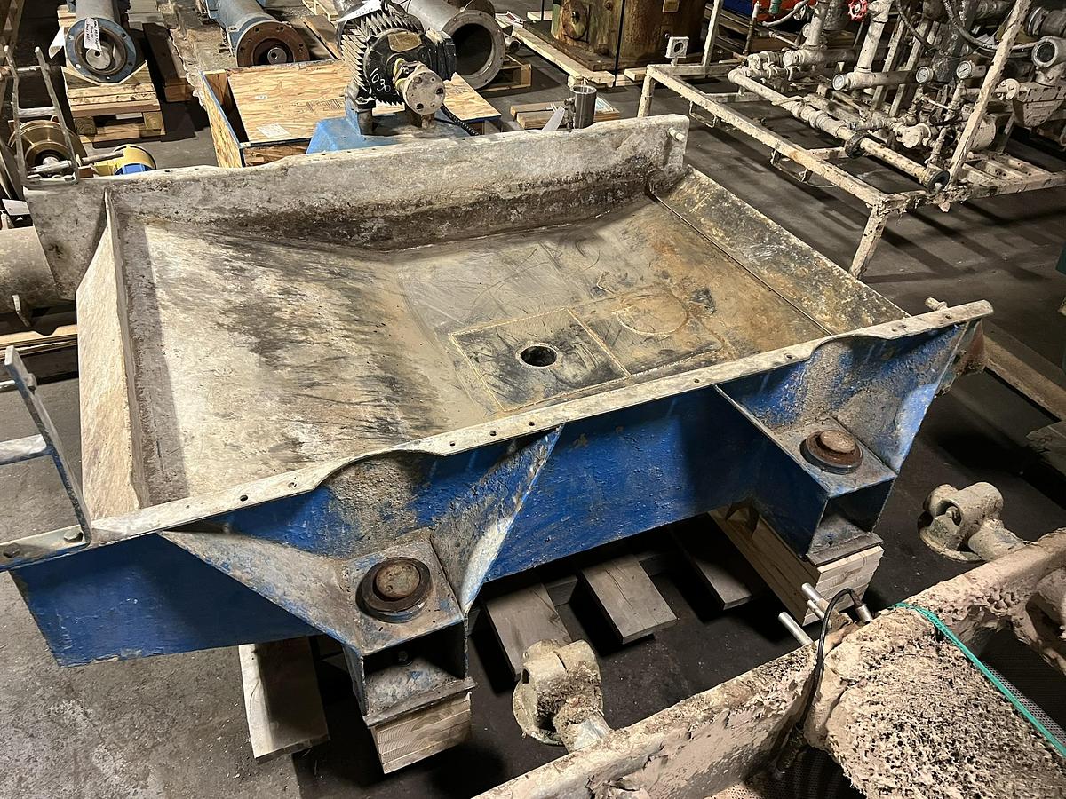 Used BLACK CLAWSON VIBRATING SCREEN #47149