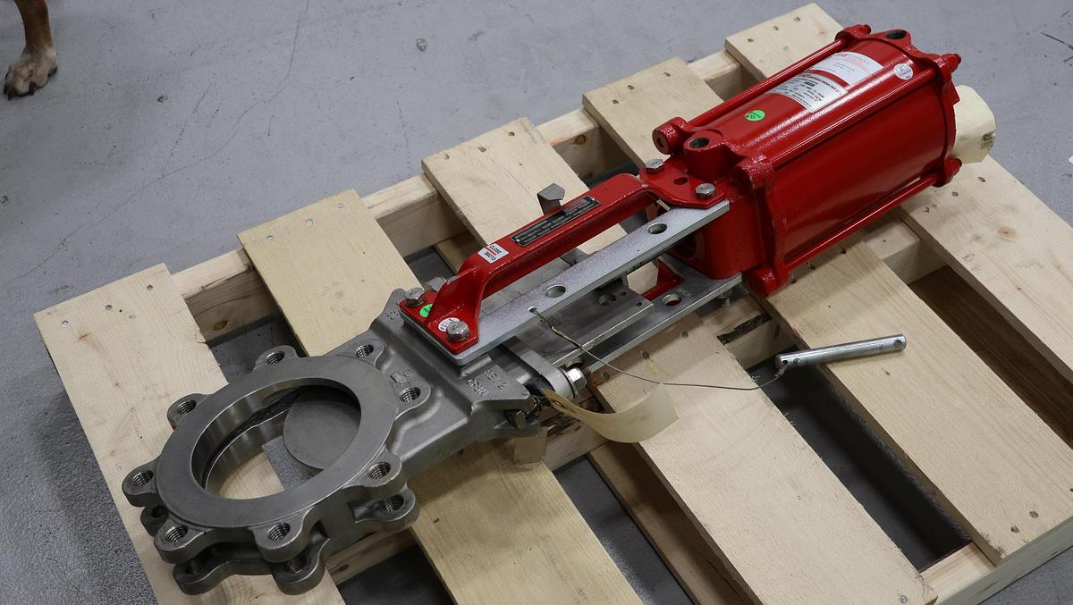 Unused Bray 6" Air Operated Knife Gate Valve #47180