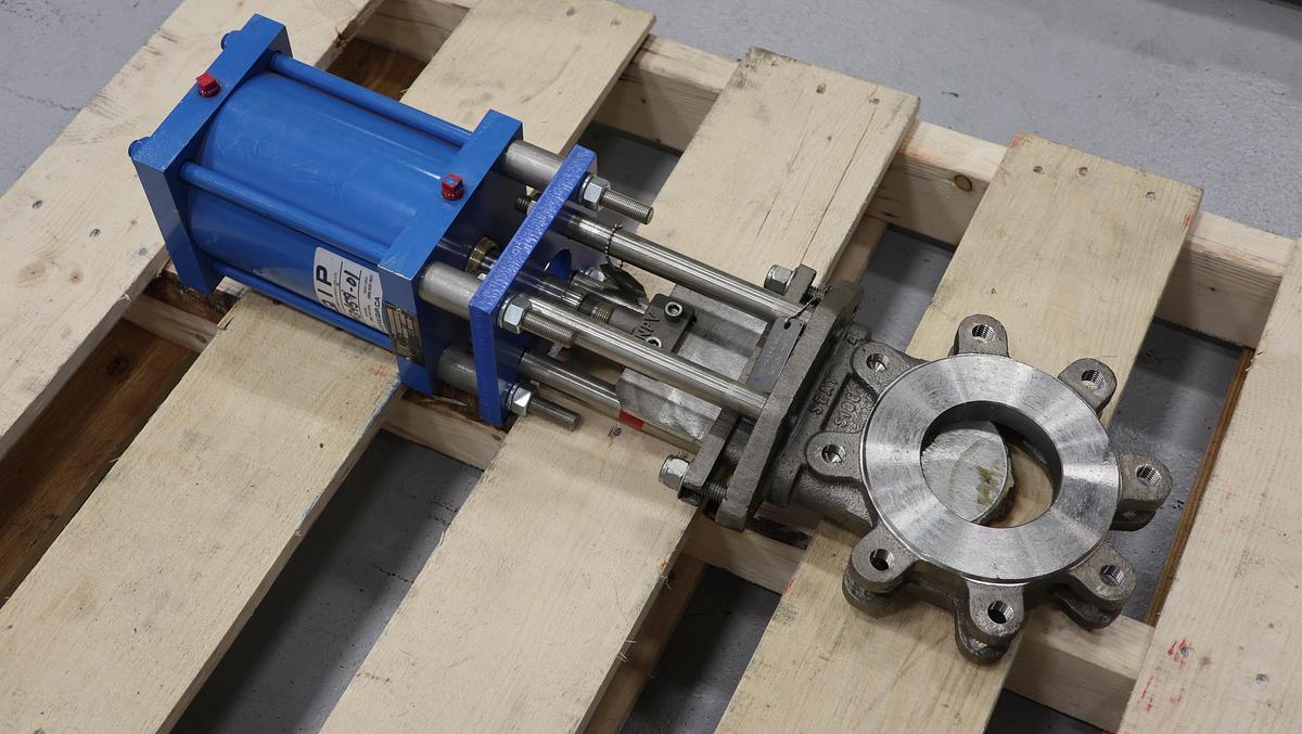 Unused North Port Valves 4" Air Operated Knife Gate Valve #47267