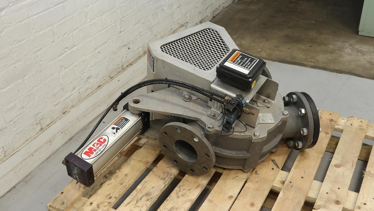 Unused Mac 40PT4 4" 3-Way Air Operated Valve #46690