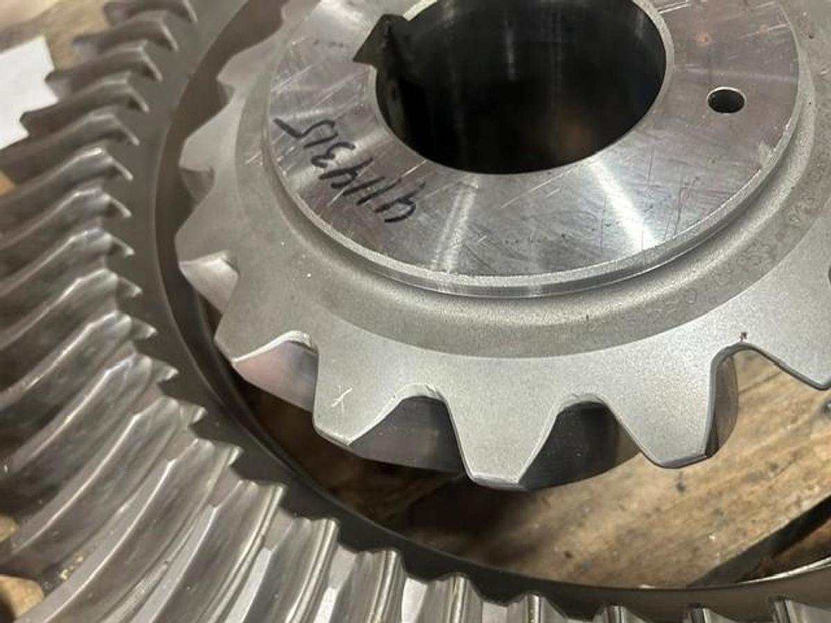 Used Used Hypoid Gear Set For #2 Hydrapulper Drive, 3.53 to 1 Ratio #40806