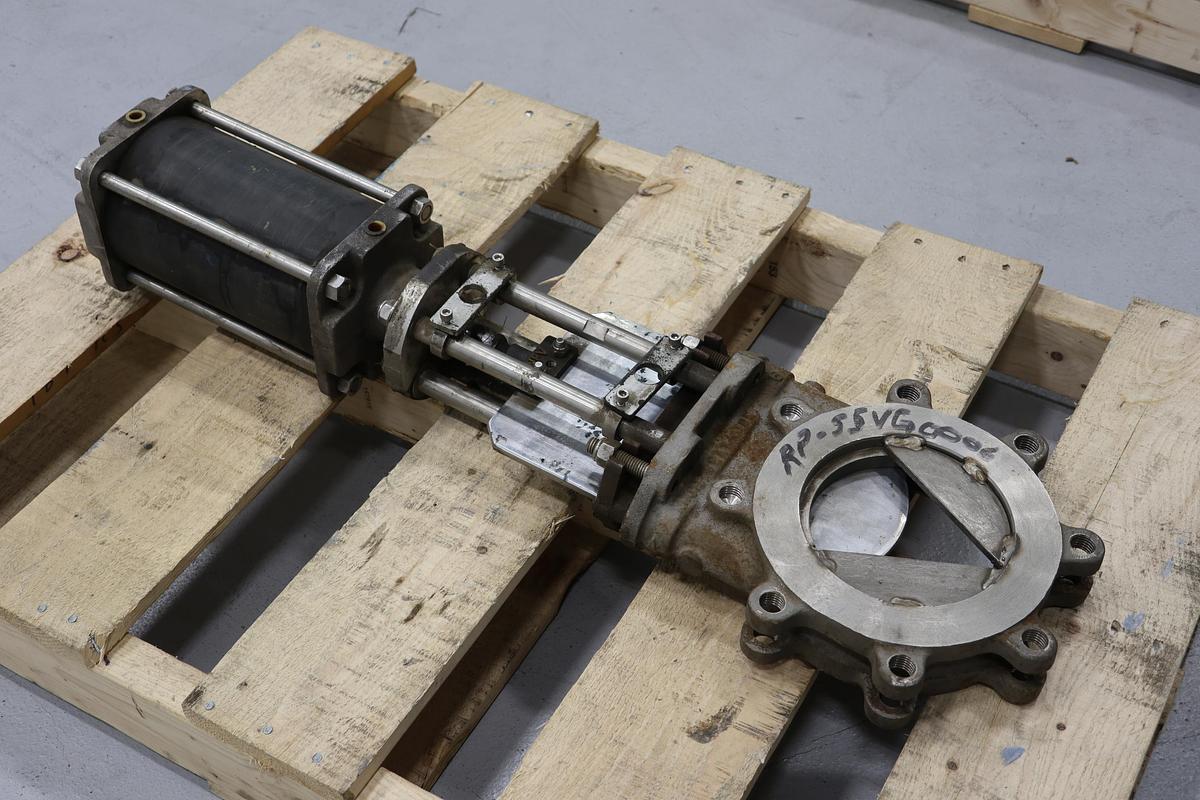 Unused North Port Valve 6" Air Operated V-Port Knife Gate Valve #47355