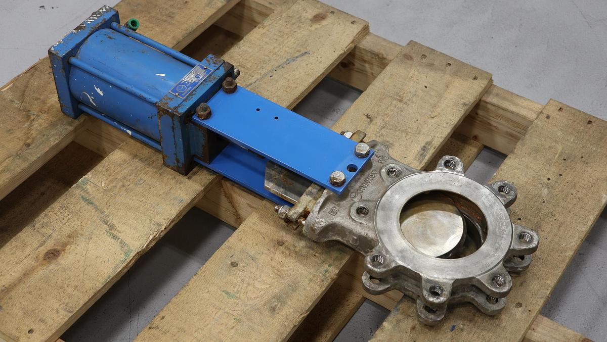 Unused Orbinox 4" PAHE4NA0-5 Air Operated Knife Gate Valve #46799