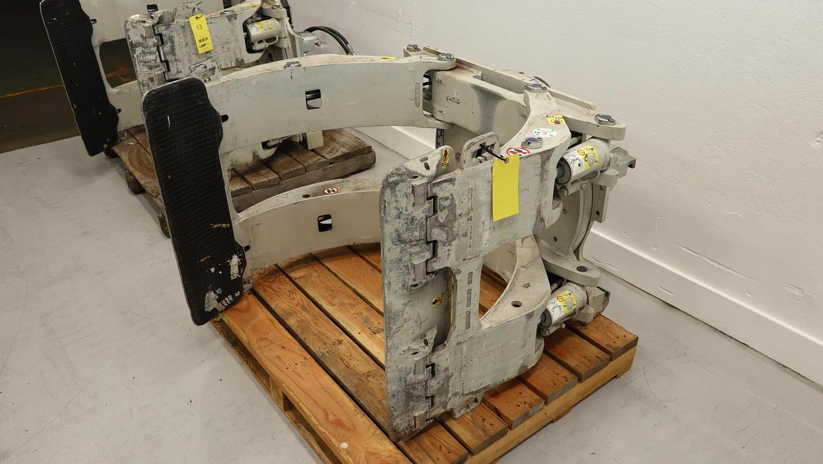 Used Cascade 24H Roll Clamp #46775