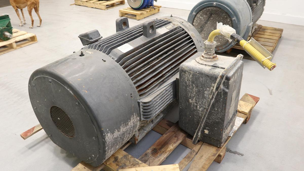 Used Toshiba NCZ3DK200L1S098 200 HP A/C Motor #46982