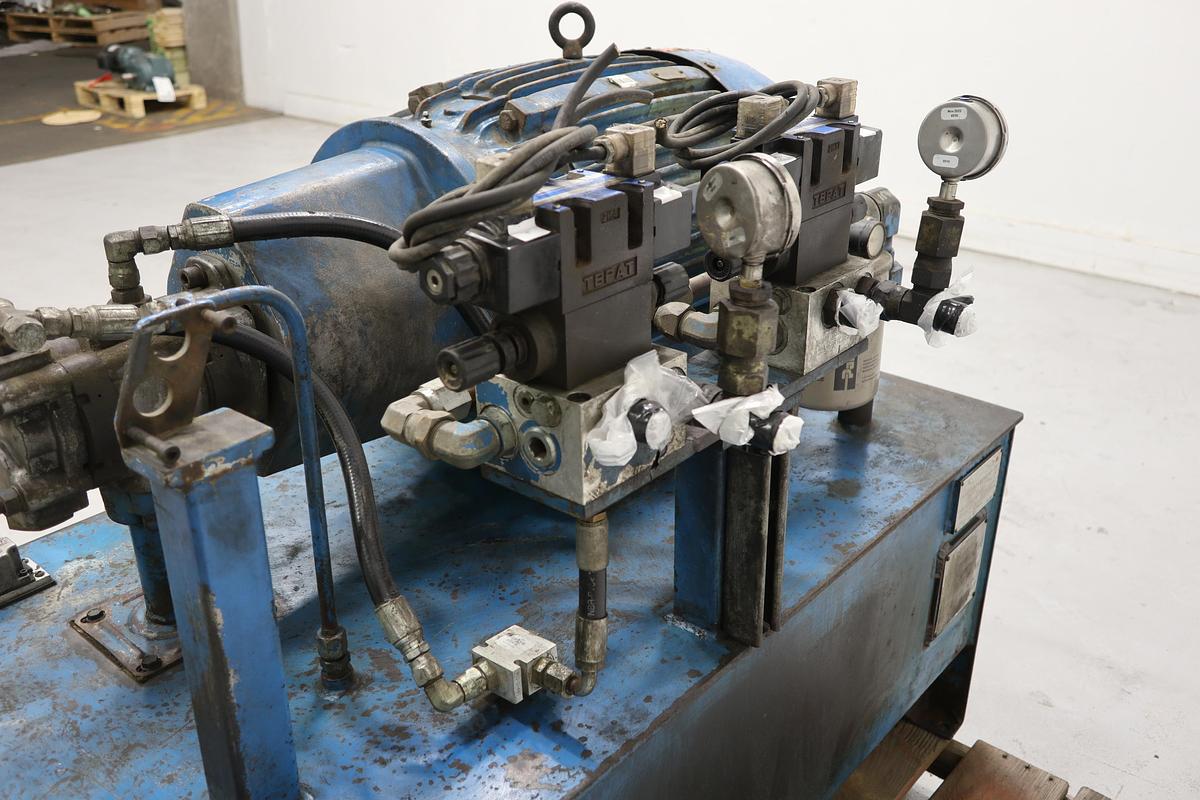Used Brinkley 108" Wide x 65" Diameter Roll Splitter #47628