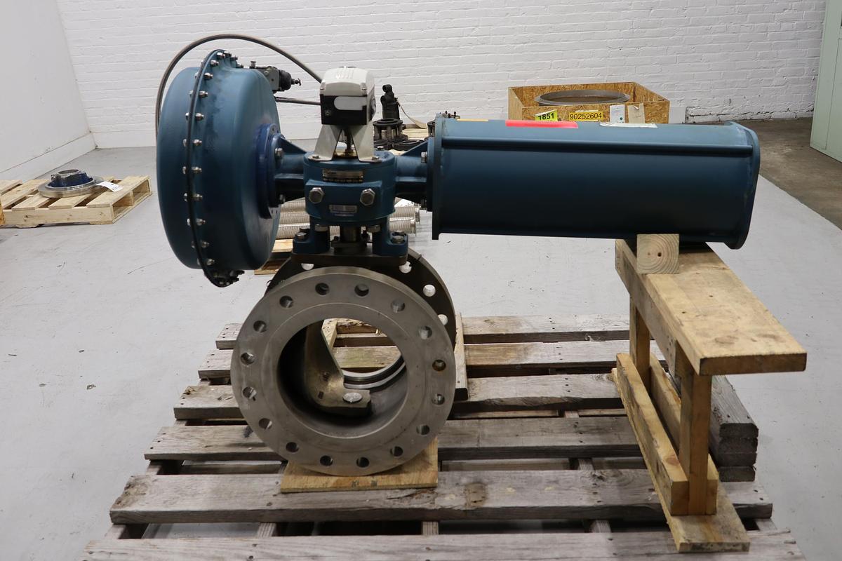 Unused Dezurik 9632338 VPB Style 12" Air Operated Vee Ball Valve #47617
