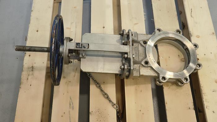 Used Flow Control 8" Hand Operated Knife Gate Valve #45916