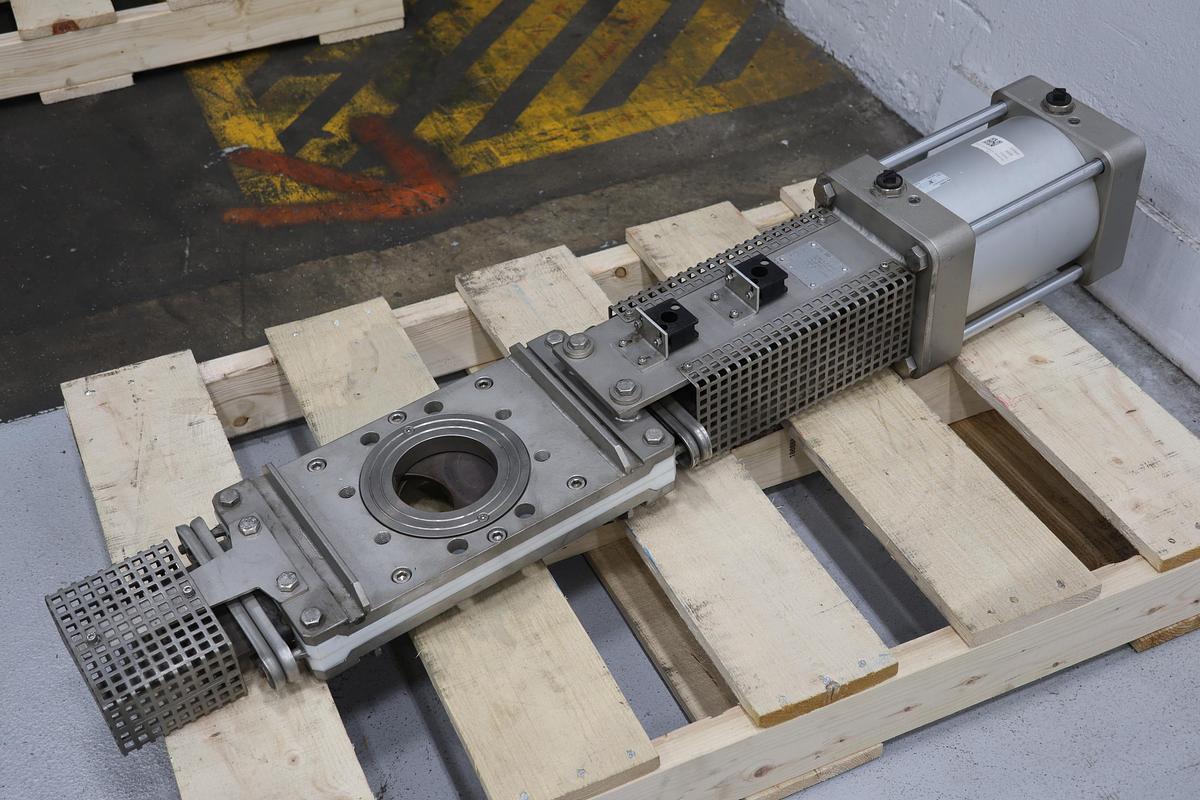 Unused Amitec 4" Amitec-DCR DN100 Air Operated Thru-Gate Valve #47317