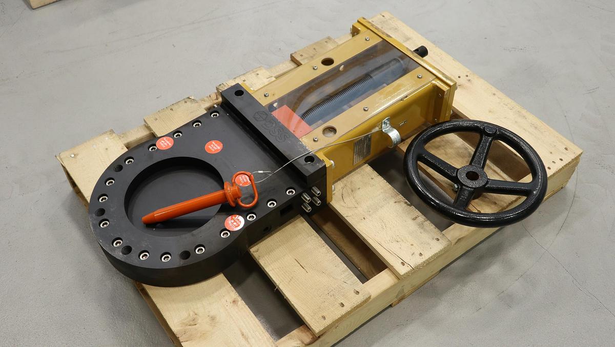 Used DSS 8V1808-T2-T2-VI/1-HW-S13-S19-S99 8" Hand Operated Knife Gate Valve #46538