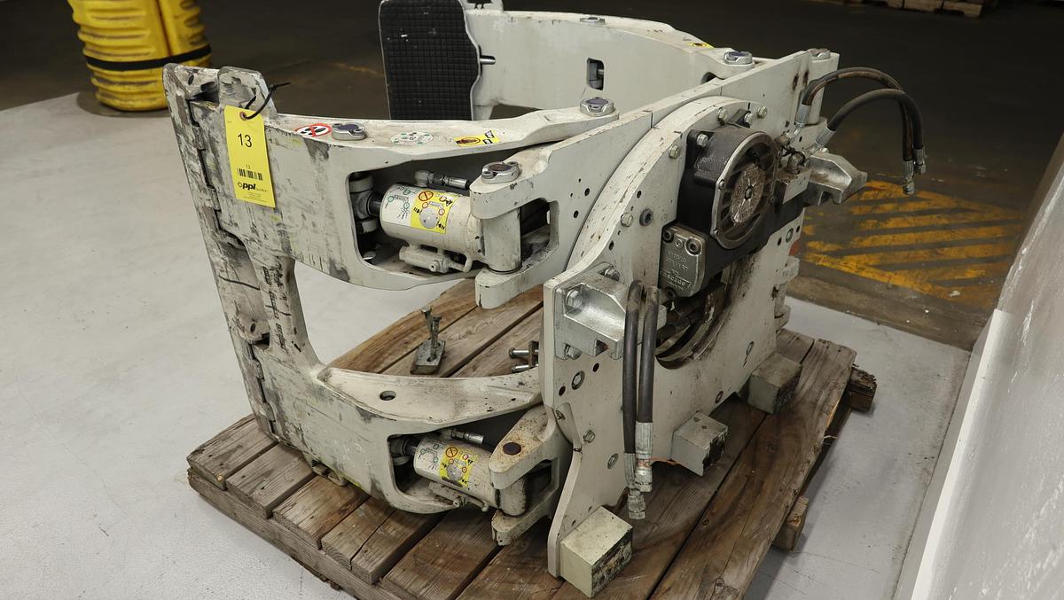 Used Cascade 24H Roll Clamp #46774