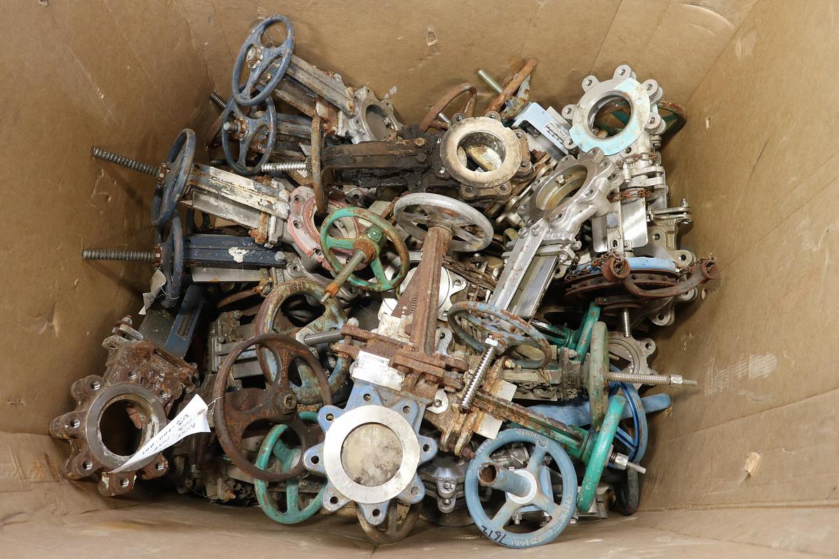 Used Lot of 3" & 4" Hand Operated Knife Gate Valves #47485