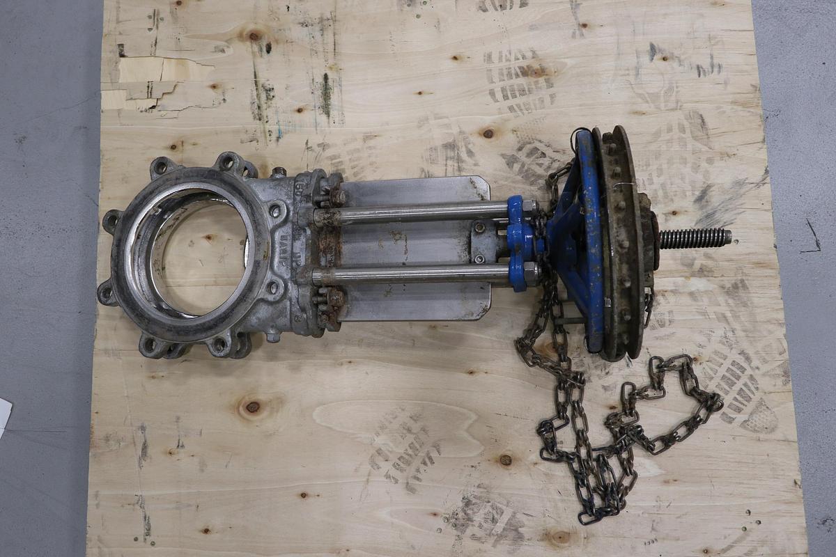 Unused North Port Valve 8" Hand Operated Knife Gate Valve #47365