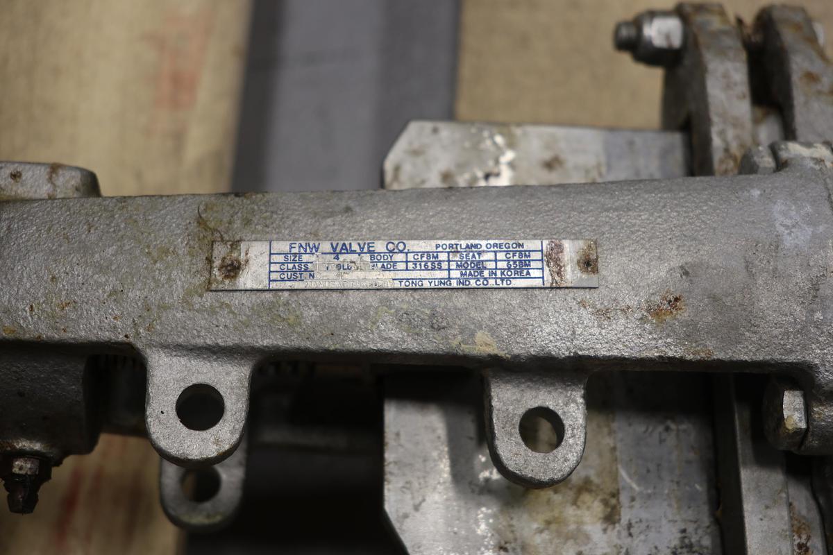 Unused FNW 65BM 4" Hand Operated Knife Gate Valve #47664
