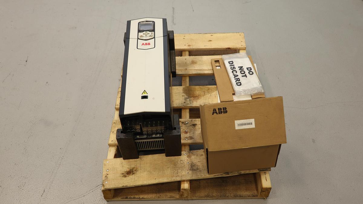 Used ABB ACS880-01-077A-5 Control Unit #46639
